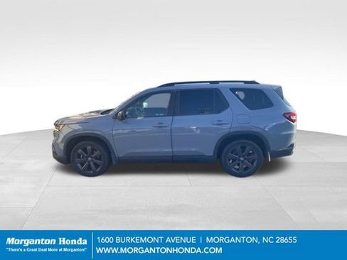 Used 2023 Honda Pilot Sport image 2