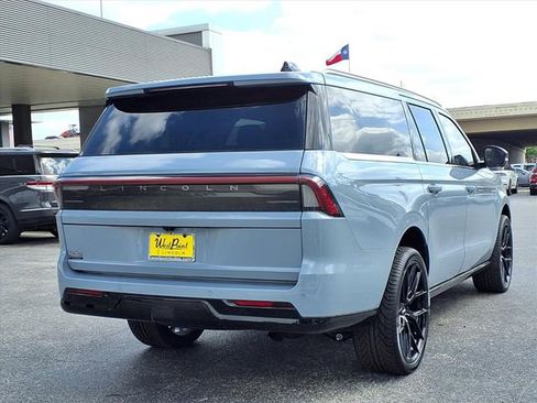 New 2026 Lincoln Navigator L Reserve AWD/4WD image 2