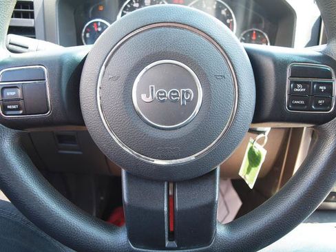 Used 2012 Jeep Liberty Sport AWD/4WD image 9