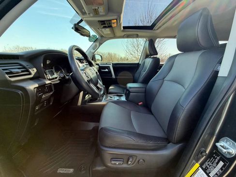 Used 2016 Toyota 4Runner SR5 Premium image 10