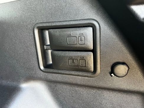 Used 2024 GMC Terrain SLT image 59