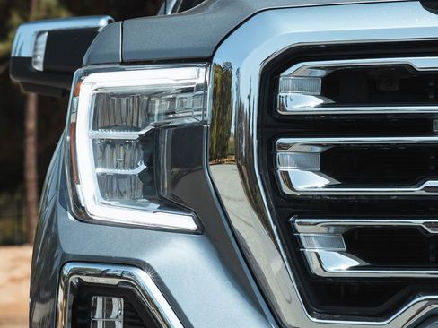 Used 2021 GMC Sierra 1500 SLT image 2