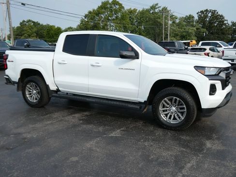 Certified 2023 Chevrolet Colorado LT w/ LT Convenience Package II AWD/4WD image 4