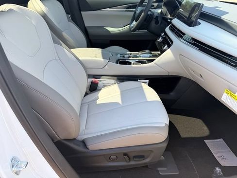 New 2027 INFINITI QX60 Luxe FWD image 12