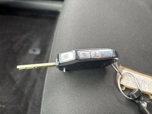 Used 2025 Kia Sportage LX FWD image 21