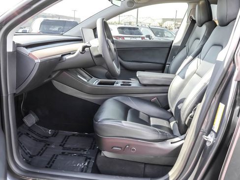 Used 2022 Tesla Model Y Long Range image 4