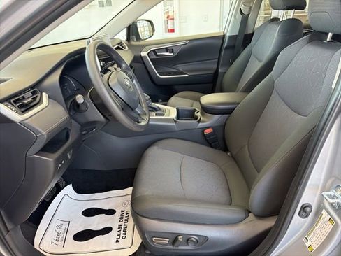 Used 2025 Toyota RAV4 XLE AWD/4WD image 15