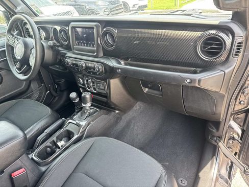Used 2023 Jeep Gladiator Sport AWD/4WD image 14