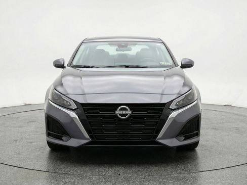 Used 2025 Nissan Altima 2.5 SV image 2