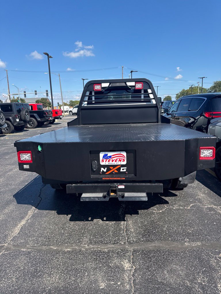 Used 2024 RAM 5500 Tradesman w/ Chrome Appearance Group AWD/4WD image 6