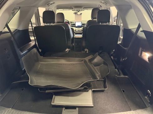 Used 2023 Ford Explorer XLT w/ Equipment Group 202A AWD/4WD image 28