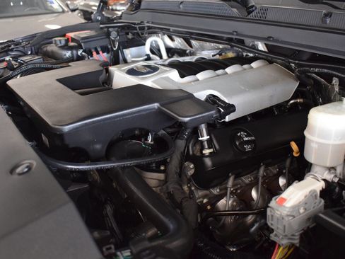 Used 2018 Cadillac Escalade Premium Luxury image 36