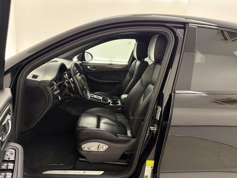Certified 2024 Porsche Macan S AWD/4WD image 5