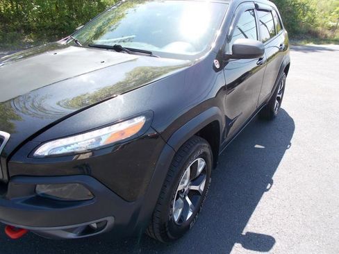 Used 2016 Jeep Cherokee Trailhawk image 8