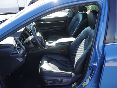 Used 2024 Toyota Camry SE image 19