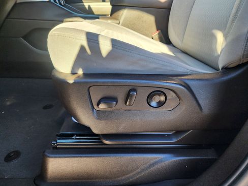 Used 2021 Chevrolet Suburban LS image 25