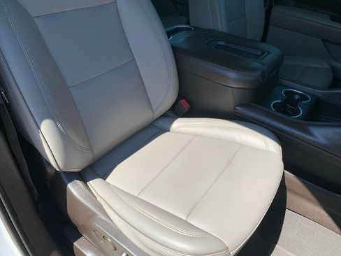 Used 2021 GMC Yukon XL SLT w/ SLT Premium Package AWD/4WD image 14