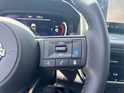 Certified 2024 Nissan Rogue Platinum FWD image 22