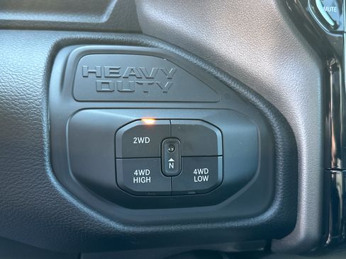 New 2026 RAM 2500 Laramie AWD/4WD image 8