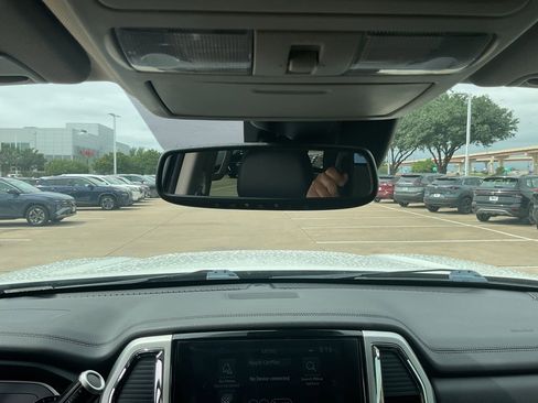 Used 2020 Nissan Titan SL w/ Moonroof Package RWD image 18