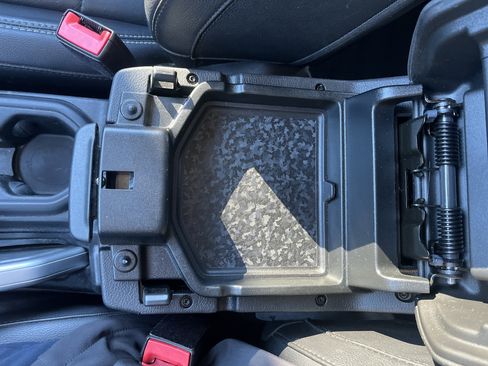 Used 2019 Jeep Wrangler Unlimited Sahara image 30