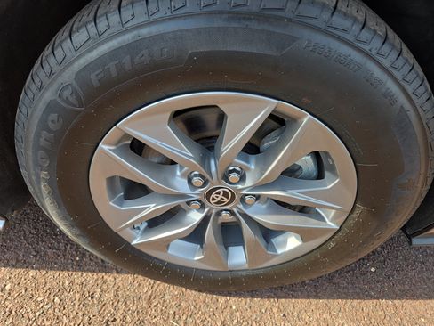 Certified 2024 Toyota Sienna XLE image 8