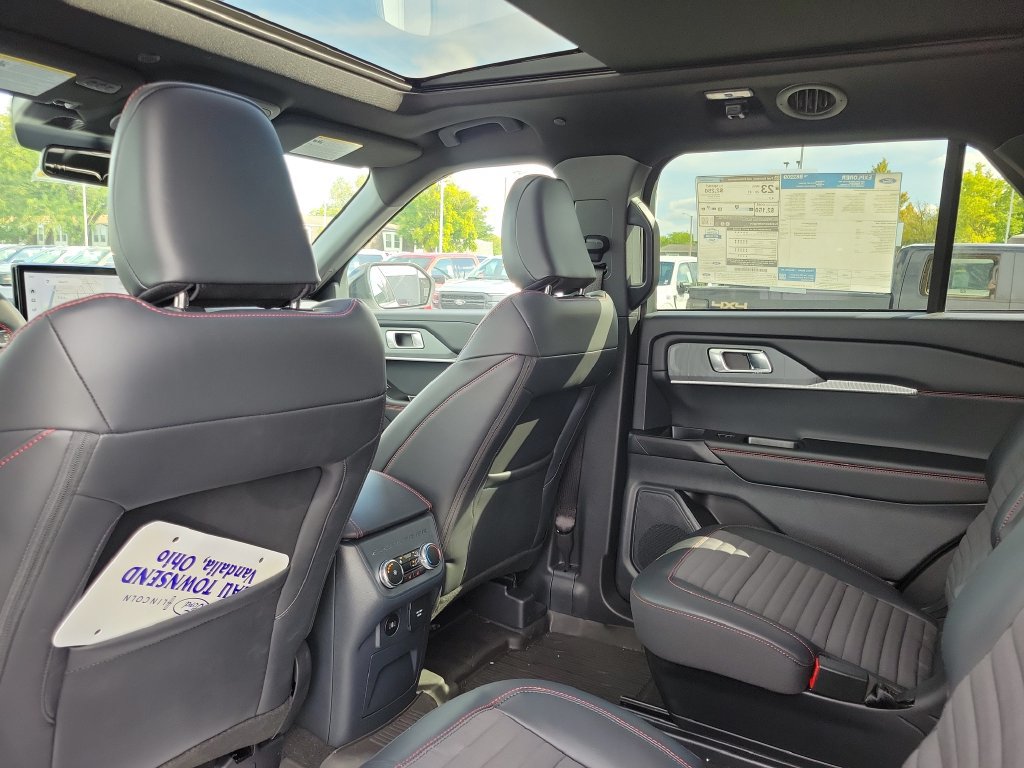 New 2026 Ford Explorer ST-Line w/ ST-Line Street Pack AWD/4WD image 16