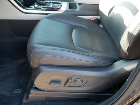 Certified 2024 Kia Carnival EX image 20