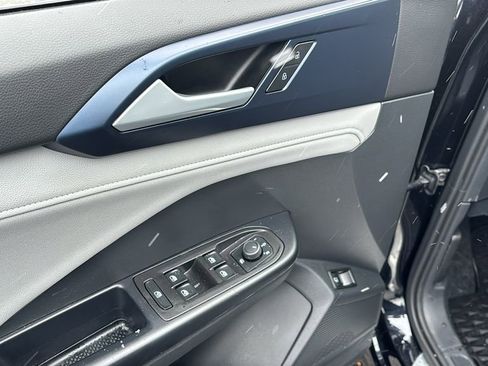 Used 2024 Volkswagen Taos SE image 14