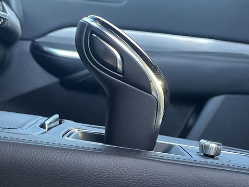 Used 2025 Cadillac XT4 Premium Luxury image 39