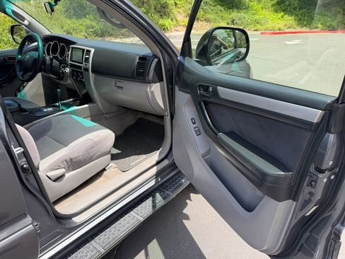 Used 2005 Toyota 4Runner Sport AWD/4WD image 23