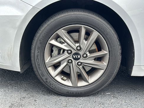 Used 2020 Kia Optima LX image 29