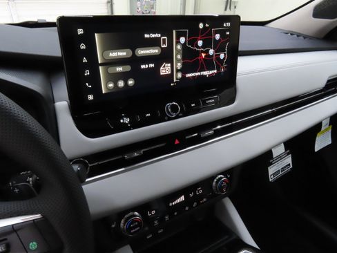 New 2025 Mitsubishi Outlander SE image 16