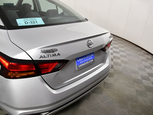 Used 2024 Nissan Altima 2.5 SV FWD image 15