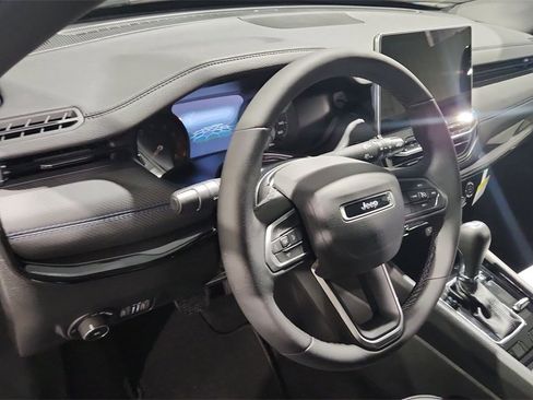 New 2026 Jeep Compass Latitude image 18