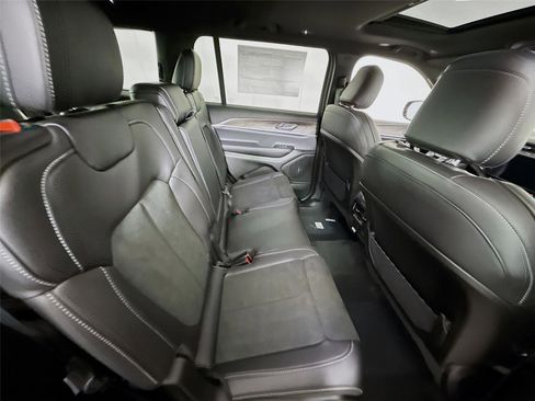 New 2026 Jeep Grand Cherokee L 4WD image 23