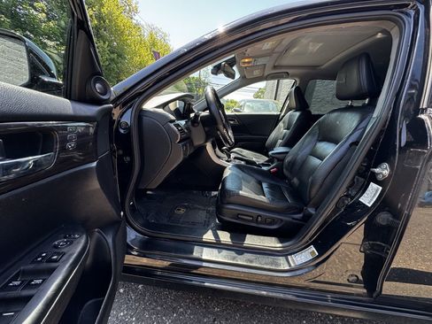 Used 2016 Honda Accord Touring image 12