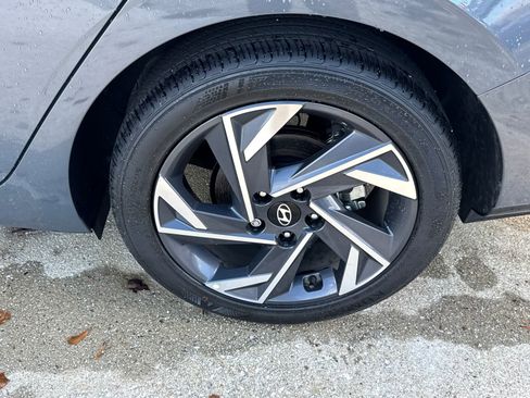 Used 2025 Hyundai Elantra SEL w/ Cargo Package image 19