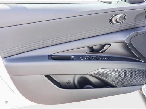 New 2025 Hyundai Elantra SEL image 12