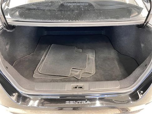 Used 2022 Nissan Sentra SR w/ Midnight Edition image 9