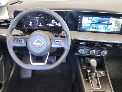 Used 2025 Nissan Kicks SV image 29