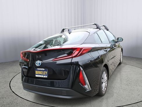 Used 2021 Toyota Prius Prime LE image 8