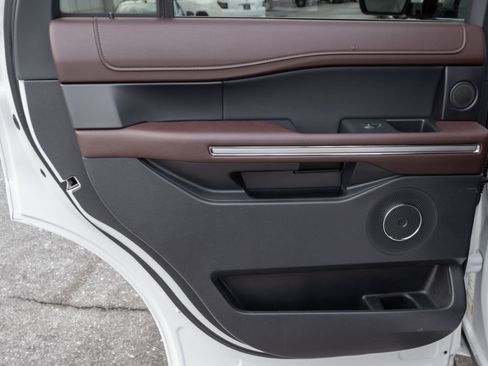 Used 2024 Ford Expedition Limited image 22