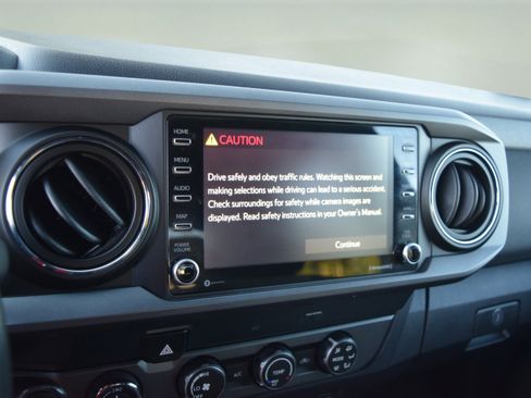 Used 2020 Toyota Tacoma TRD Off-Road w/ Technology Package AWD/4WD image 15