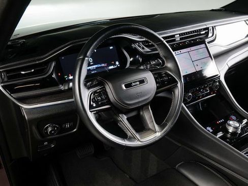 Used 2022 Jeep Grand Cherokee Overland w/ Luxury Tech Group IV image 3