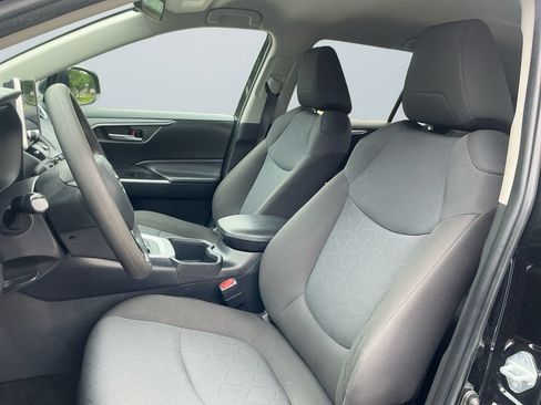 Used 2024 Toyota RAV4 XLE AWD/4WD image 10