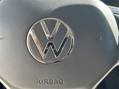 Certified 2022 Volkswagen Tiguan SE w/ Panoramic Sunroof Package image 24