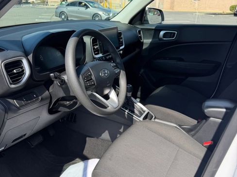 Used 2024 Hyundai Venue SE FWD image 39