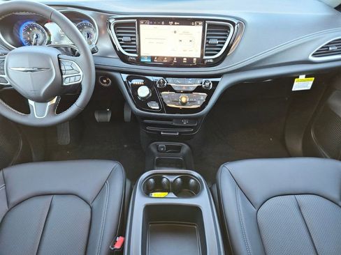 New 2026 Chrysler Pacifica Select image 14