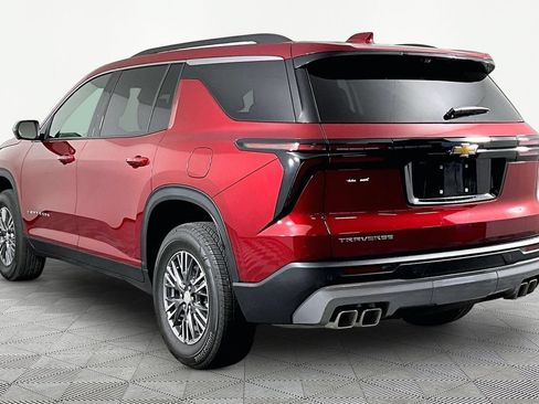 Used 2026 Chevrolet Traverse LT w/ Driver Confidence Package FWD image 4